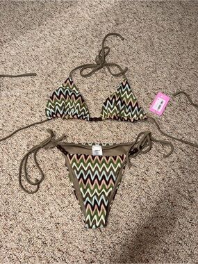 Edikted Chevron Zigzag Triangle Bikini Top & Tie Bottom - Olive, Pink, Whit